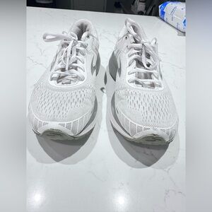 Brooks Women's Athletic Shoes - White
